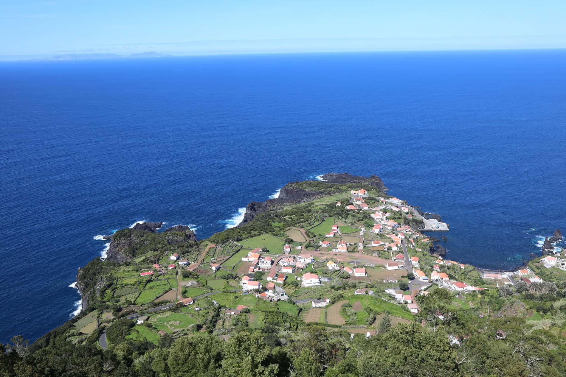 Spine walk on Sao Jorge